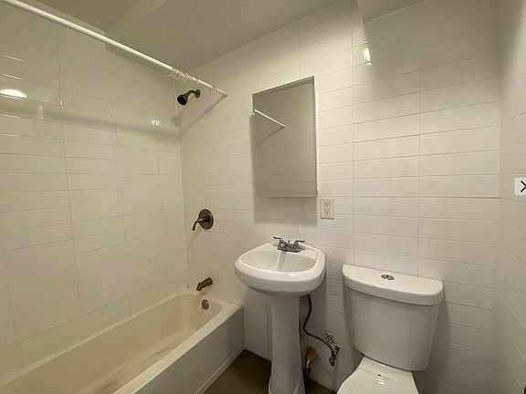 4th image of 548 W 50th St #C3fw