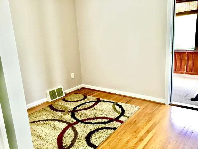 520 S Kenwood Ave — Photo 13