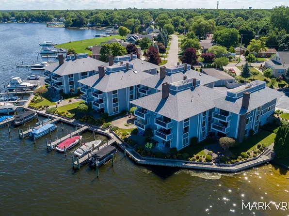 400 Lakeview Ct APT 15C, Spring Lake, MI 49456