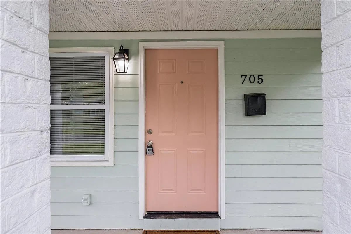 3 bed, 1231 sqft, $1,895 — Photo 3