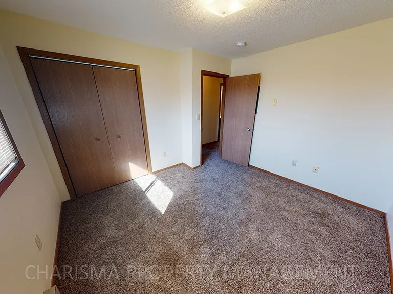 Park Apartments — Photo 6