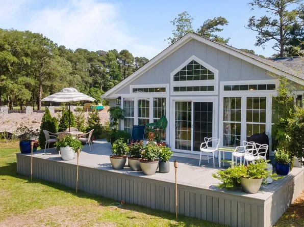 5715 Sloop Court, New Bern, NC 28560