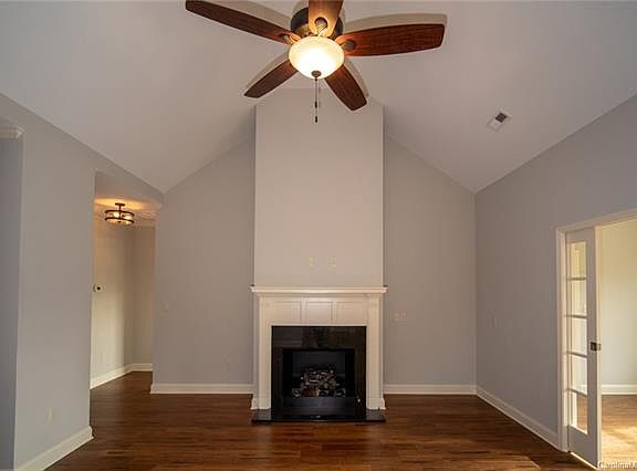 4th image of 1036 Villas Dr
