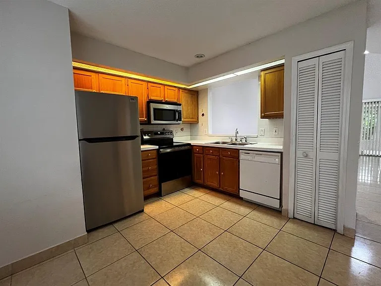 14426 Island Cove Dr — Photo 3