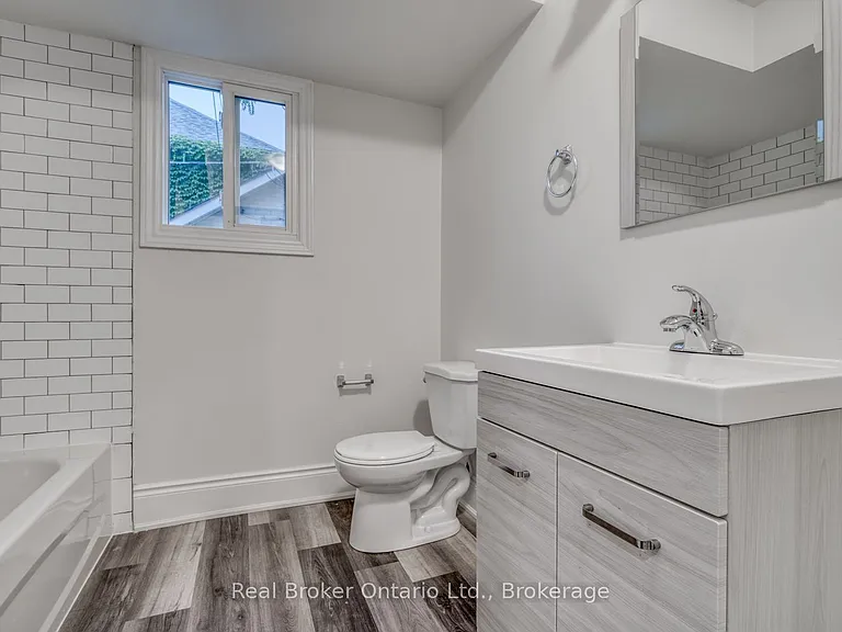 220 Caroline St S #1 — Photo 17