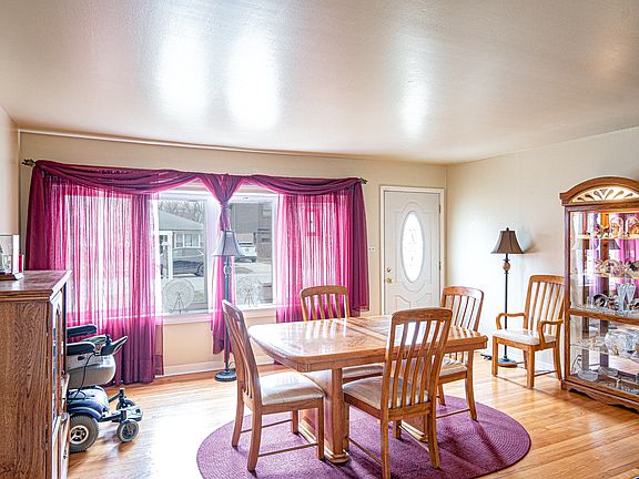 4th image of 9037 Sproat Ave