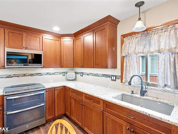 5th image of 28117 Aline Dr
