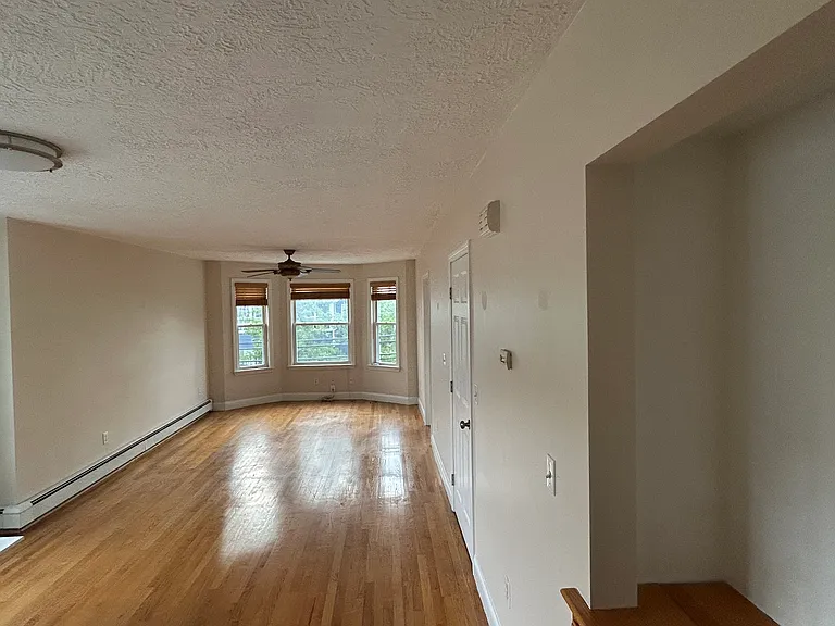 118 W Adams St #2 — Photo 10