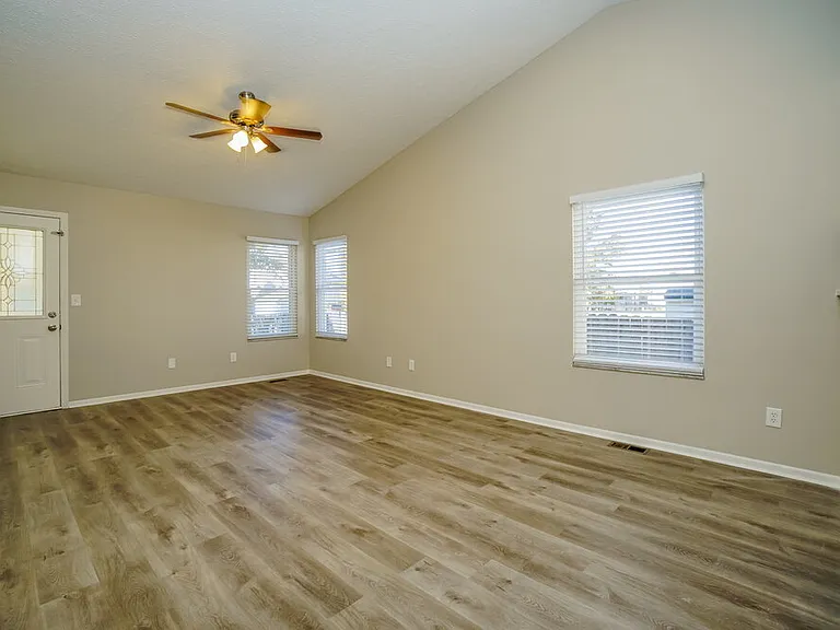 1551 Covina Dr — Photo 3