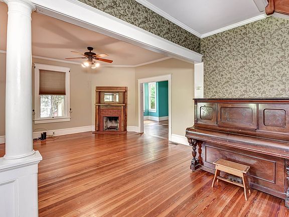 3rd image of 215 N Clara Ave