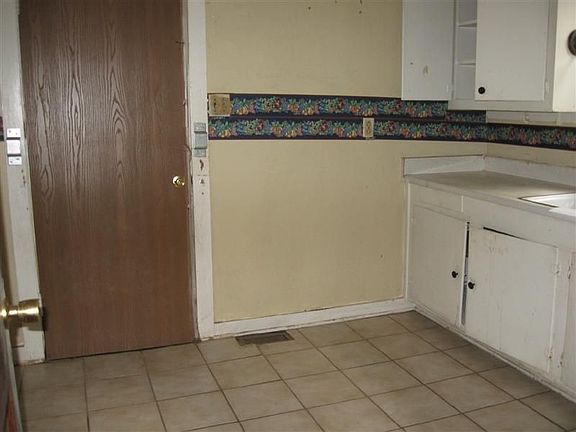 3200 University St, Memphis, TN 38127