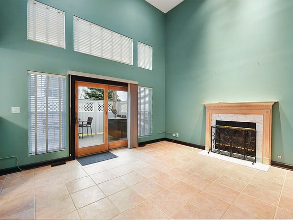 5th image of 12 Horseshoe Ct