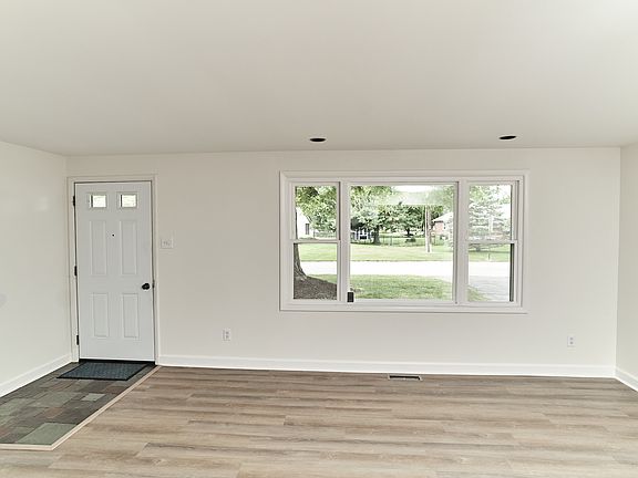 3rd image of 7267 Fairwood Dr