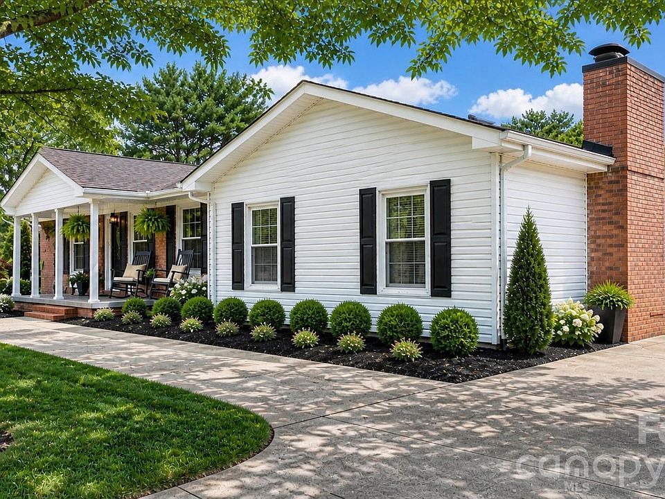 1st image of 2596 Sweetbriar Cir