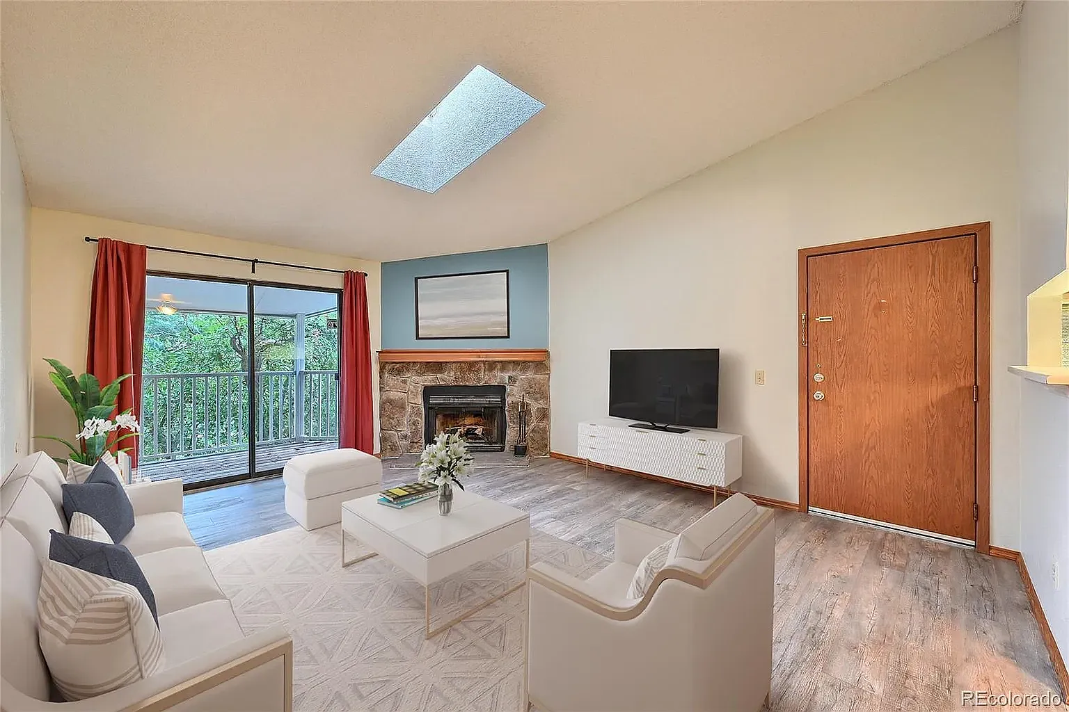 1 bed, 734 sqft, $1,680 — Photo 3