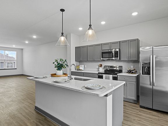 3rd image of 1050 Ashgrove Rd #817