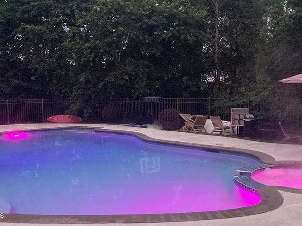 21 Old Queens Court, Eatontown, NJ 07724