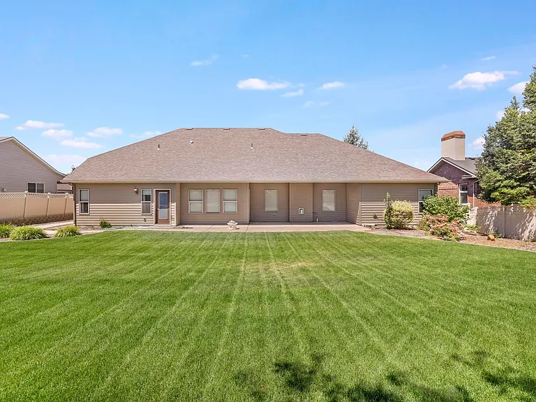 670 Sun Terrace Dr — Photo 25
