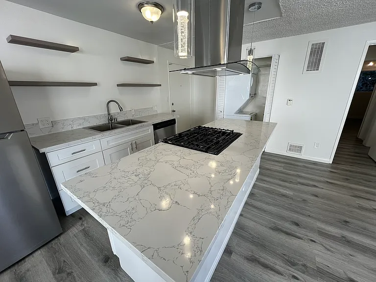 1706 Granville Ave #8B — Photo 5