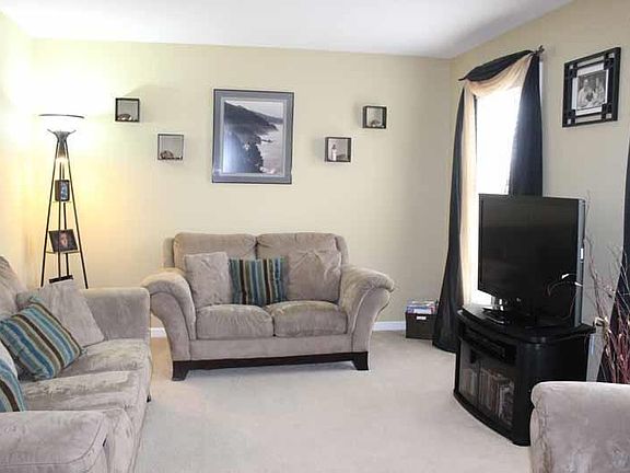 2nd image of 4076 Green Park Dr