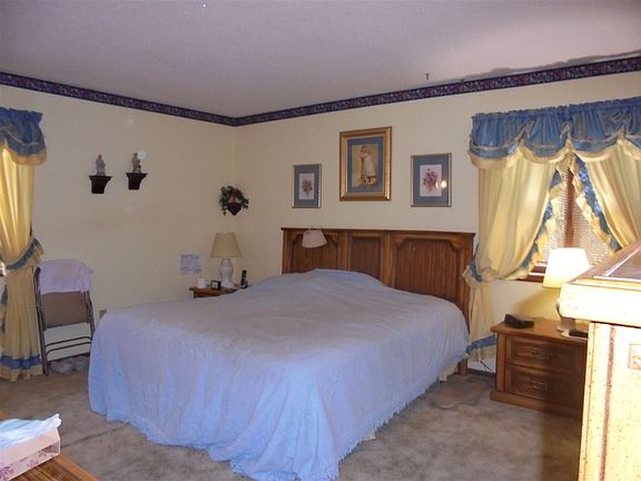 2nd image of 4919 Canterbury Ln