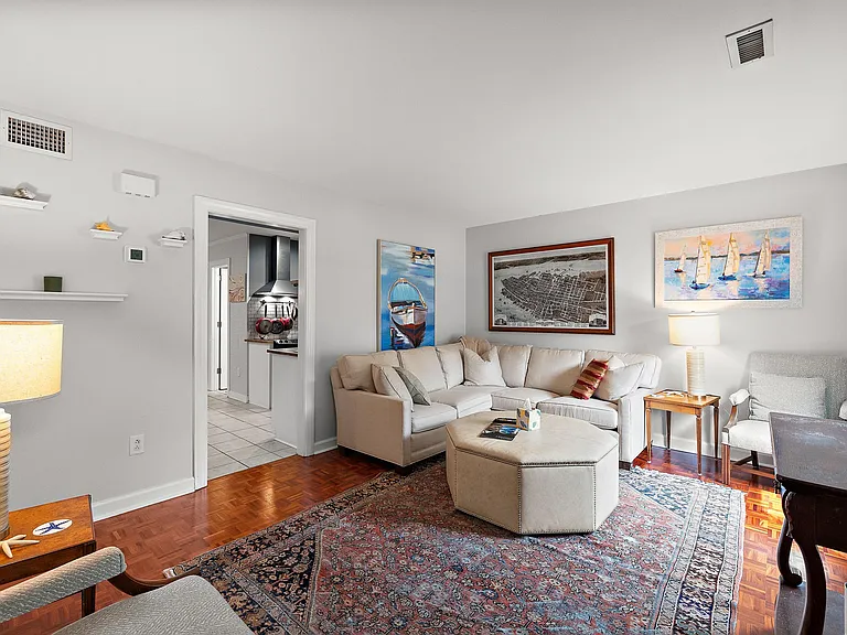 1082 S Shadow Dr — Photo 2