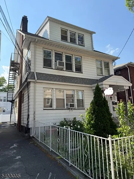 2 bed, 1.0 bath, $2,265 — Photo 2