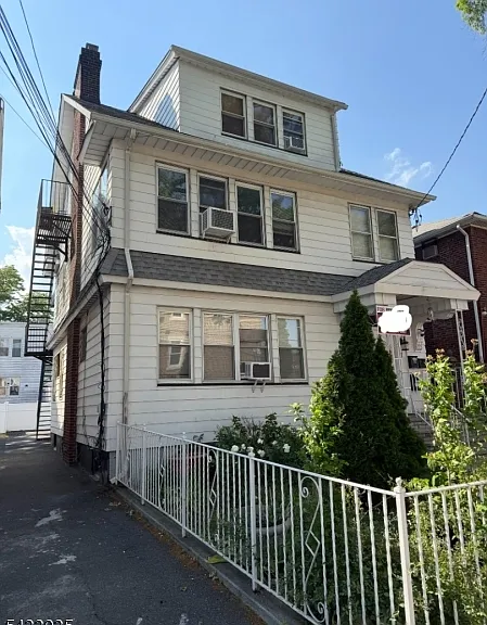 400 N 11th St — Photo 2