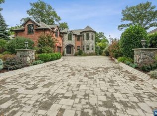 489 Summit St, Englewood Cliffs, NJ 07632