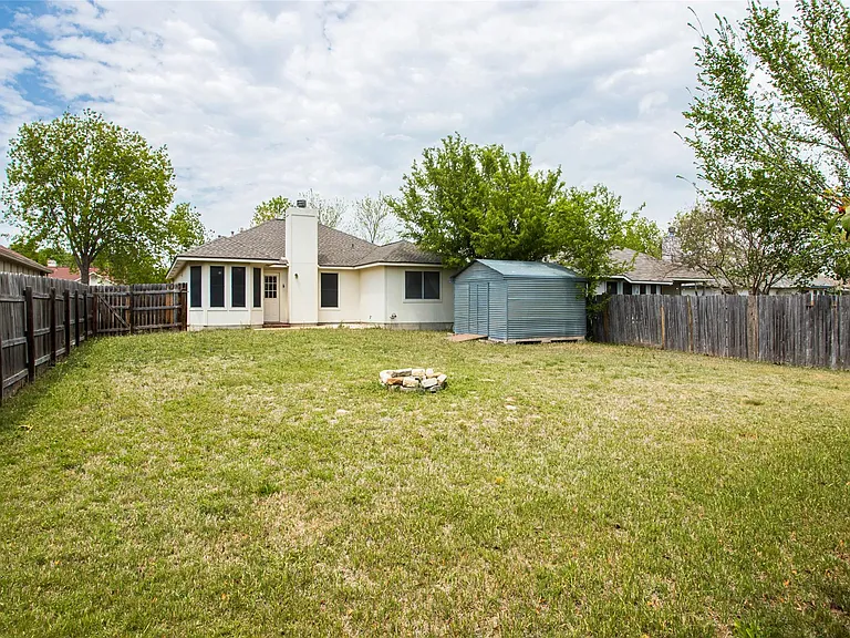 814 Lantana Ln — Photo 29