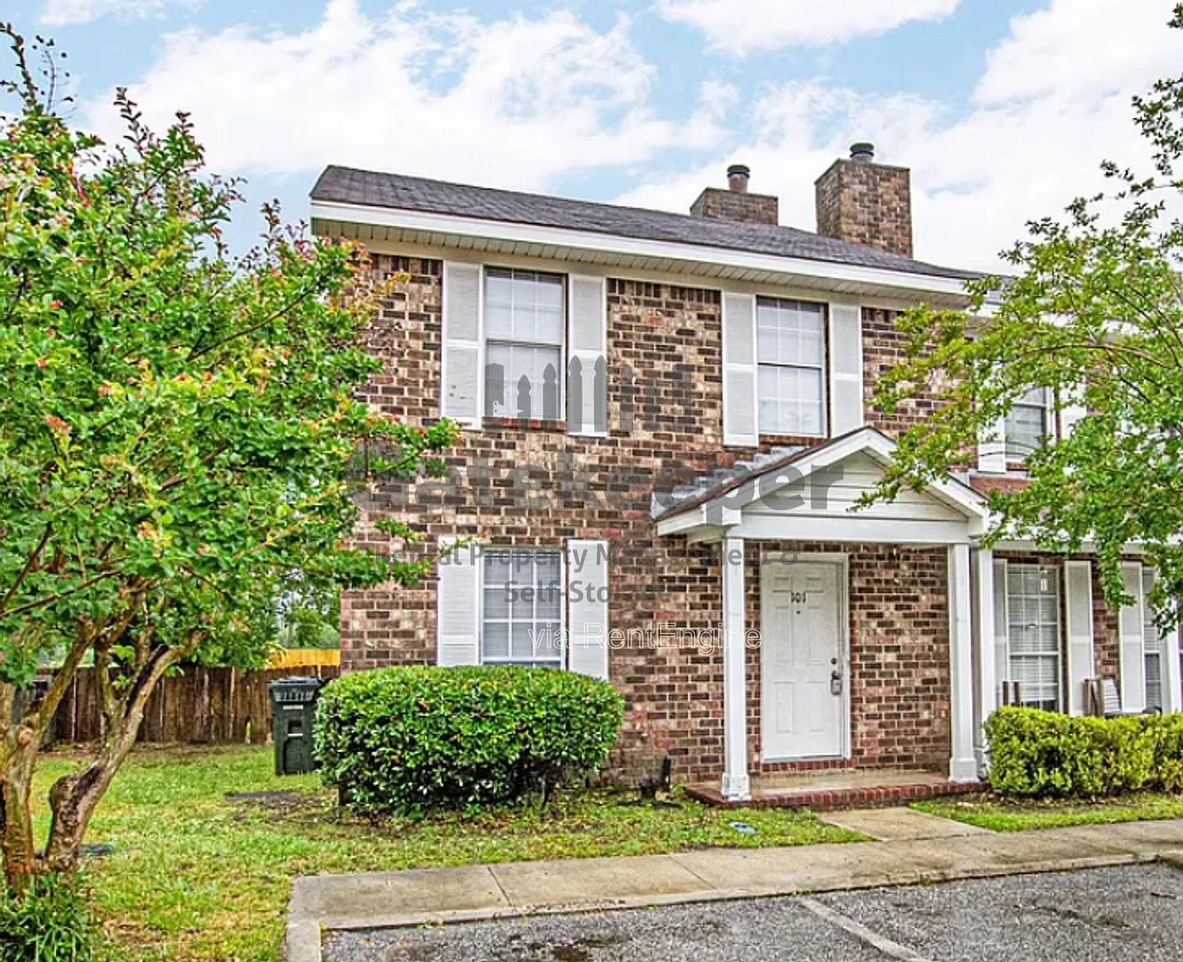 3 bed, 1.5 bath, 1400 sqft, $1,695 — Photo 1