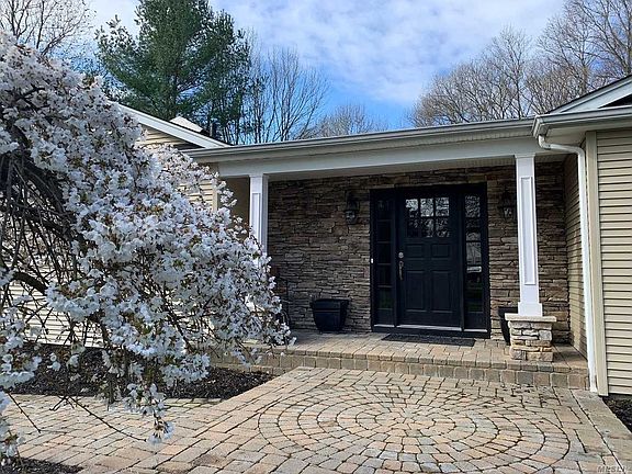 3rd image of 7 Andrea Ln