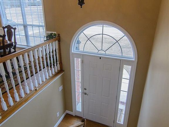 5th image of 144 Woodbury Dr