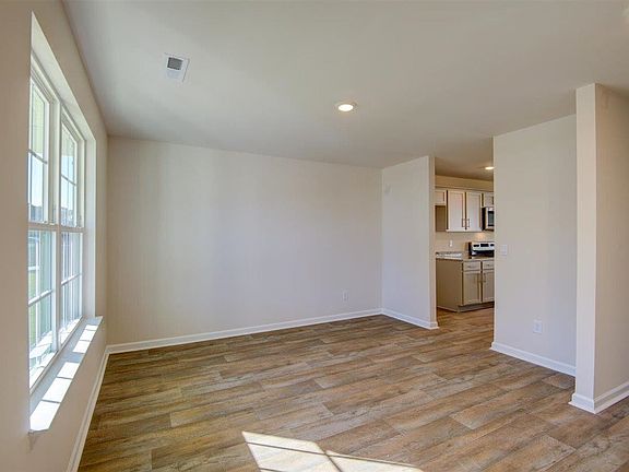 3rd image of 557 Leven Dr