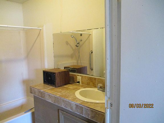 5th image of 608 E Navasota St