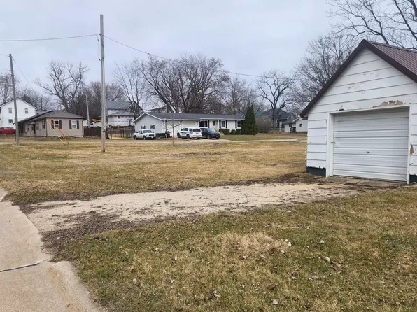 222 Buffalo St, Strawberry Point, IA 52076