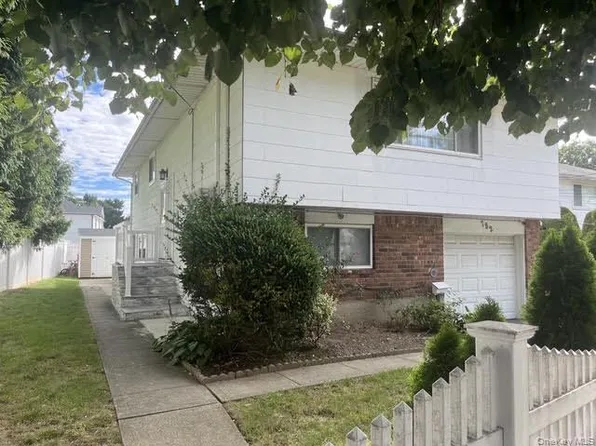 782 Stewart Avenue, Bethpage, NY 11714