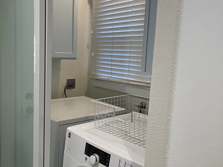 Laundry (Washer/Dryer)