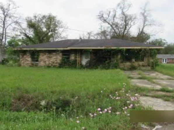 617 E Dixie St, Oakdale, LA 71463