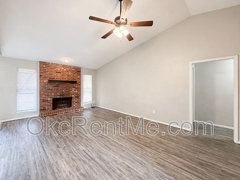 5 bed, 2.0 bath, 1675 sqft, $1,649 — Photo 3
