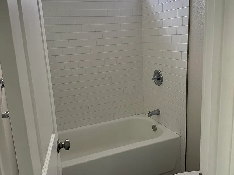 2518 England St #5 — Photo 17