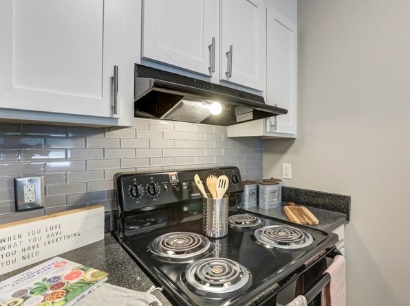 300 Hunters Rd #1604