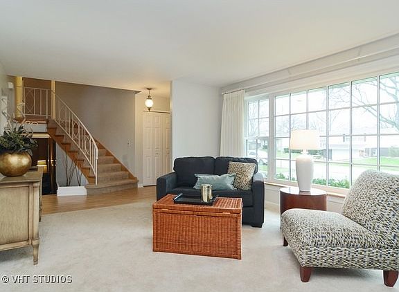 3rd image of 715 E Crestwood Dr