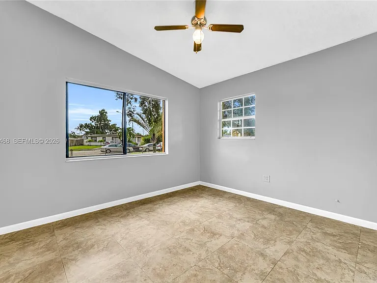 4220 SW 36th St — Photo 9