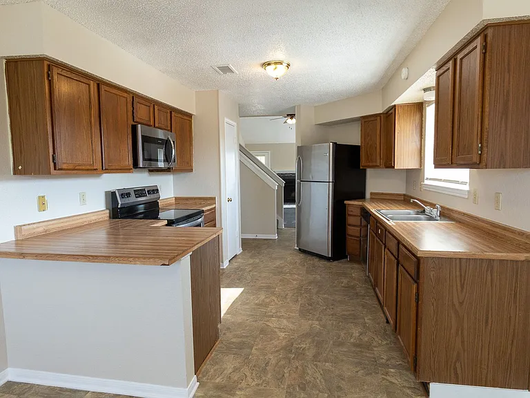 2701 Woodlands Dr — Photo 8