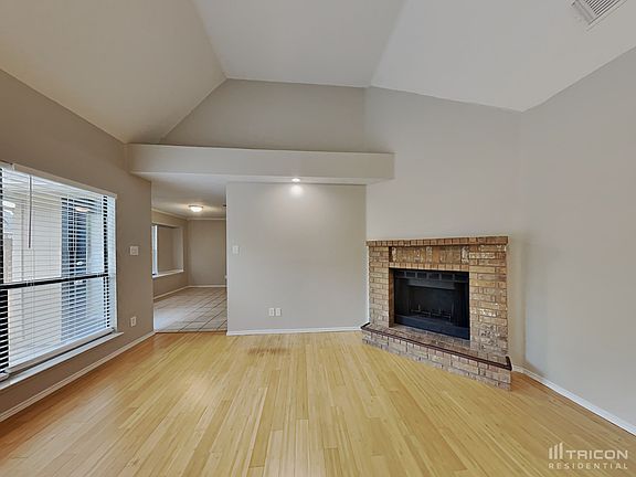 3rd image of 6105 Maple Leaf Dr