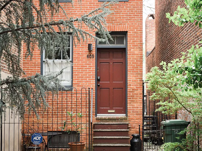 609 S Paca St — Photo 2