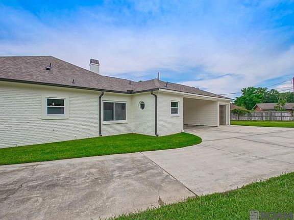 3rd image of 4607 Chapeau Dr