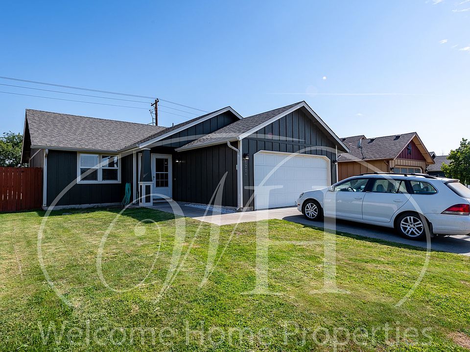 1st image of 1204 SE Scenic View Dr