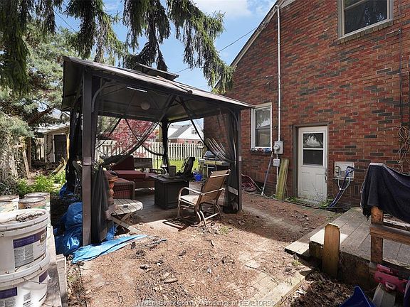 5th image of 2480 Chilver Rd